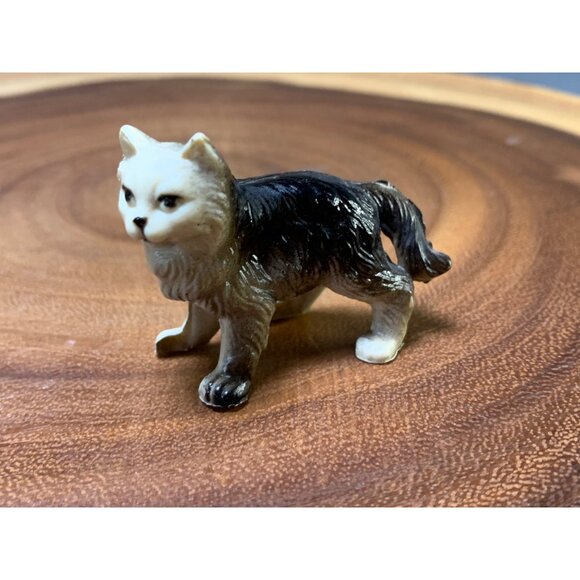 Vintage Miniature Hard Plastic Black & White Cat Figurine Collectible Decor - Picture 6 of 10